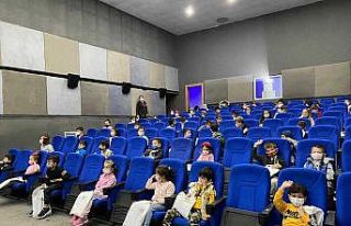 Çocuk Kulübü köy okulu çocuklarını sevindiriyor