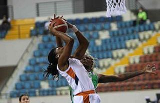 Çukurova Basketbol Yenişehir Belediyesi, evinde...