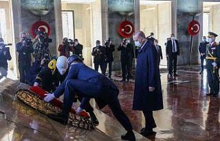 Cumhuriyet Bayramı törenleri Anıtkabir’de başladı