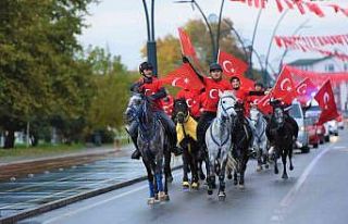Cumhuriyet Bayramı’nda atlı kortej renkli görüntülere...