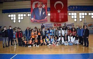 Cumhuriyet kupası genç kızlar voleybol turnuvası...