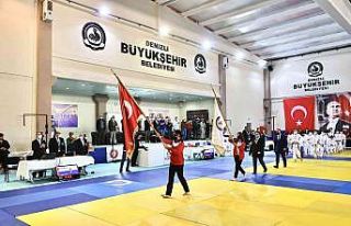 Cumhuriyet Kupası Judo Turnuvası 4 ülkeden 176...