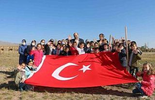 Cumhuriyet’in 98’inci yılında 98 fidan toprakla...