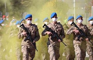 Cumhuriyet’in 98’inci yılında komandolar caddeleri...