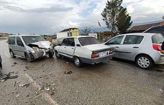 D-100’de 6 araç birbirine girdi: 10 yaralı