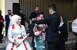 Damada takı yerine 2 kangal sucuk takıldı