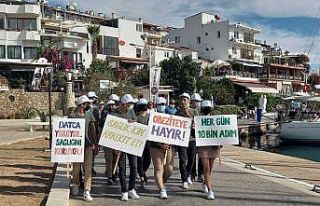 Datça’da öğrenciler sağlık için yürüdü