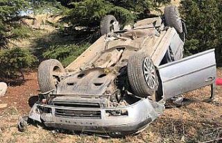 Defalarca takla attı, ağaca çarparak durabildi:...