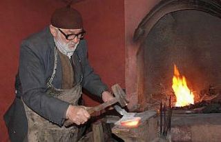 Demirci ustası ve eşi sobadan sızan karbonmonoksit...