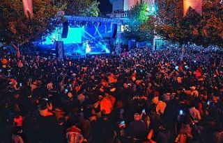 Denizli Büyükşehir cumhuriyet coşkusunu Nil Karaibrahimgil...