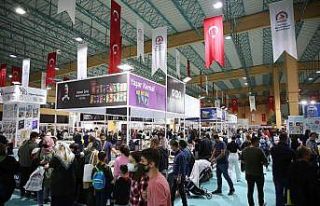 Denizli kitaba doydu