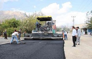 Derecik ilçesi sıcak asfalta kavuştu