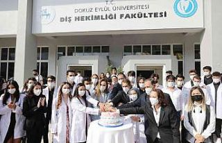 DEÜ Diş Hekimliği Fakültesi ilk öğrencilerine...