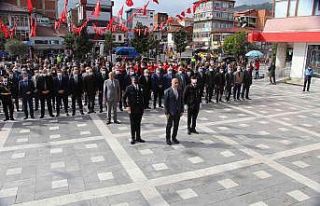 Devrek’te 29 Ekim Cumhuriyet Bayramı çelenk sunma...