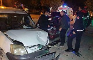 Direksiyon hakimiyetini kaybeden sürücü park halindeki...