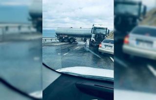 Direksiyon hakimiyetini kaybeden tır bariyerlere...
