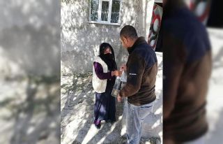 Diyadin’de vatandaşlara kandil simidi dağıtıldı