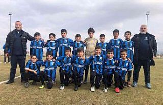 Diyarbakırlı genç futbolcular Sivas’ta beğeni...