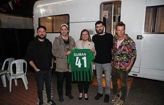 Duman grubu üyelerine Kocaelispor forması