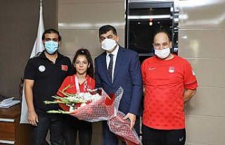 Dünya 3’sü Sevilay’dan Fadıloğlu’na ziyaret