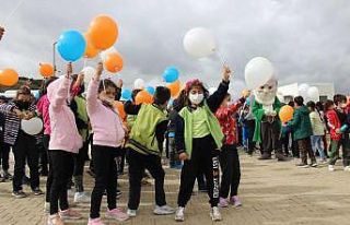 Dünya Hayvan Hakları Gününde çocuklara hayvan...