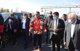 Dünya İkincisi Milli Güreşçi Ergüt memleketinde...