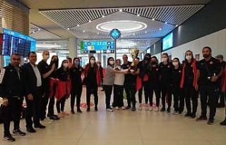 Dünya Şampiyonu işitme engelli milli voleybolcular...