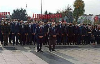 Düzce’de Cumhuriyet Bayramı çelenk koyma töreni...