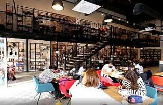 Efelerli gençler ’Kitap Kafe’yi çok sevdi