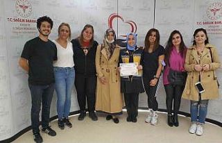 Eğitim alan sağlık çalışanları sertifikalarını...