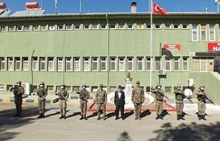 Elmacı Dede’den Mehmetçiğe duygulandıran hediye