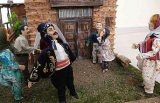Emekli öğretmen, Türk örf ve adetlerini diorama...