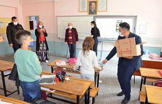 Emet’te ortaokullara 570 kitap