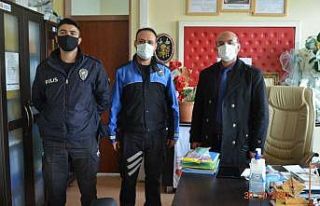 Emniyet’ten öğrencilere kırtasiye yardımı