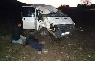 En acı bekleyiş: Ölen gencin başında gözyaşı...