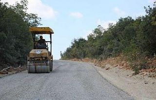 Erdemli’de yol çalışmaları devam ediyor