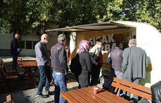 ERÜ öğrencilerine sıcak çorba dağıtıldı