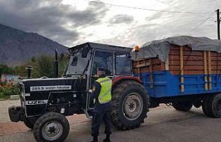 Erzincan’da jandarma traktör denetiminde