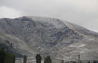 Erzurum’da zirve beyaza büründü