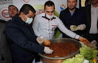 Esenler’de festival sezonu çiğ köfte ve nar ile...