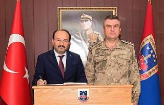 ETÜ Rektörü Çakmak kurum yöneticileriyle bir...