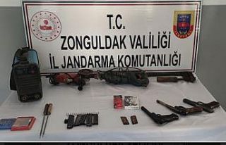 Evde silah imalatı yapan şahsın evine jandarmadan...