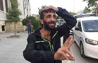 Evden uzaklaştırıldı, parkta gasp edildi, gözyaşlarına...