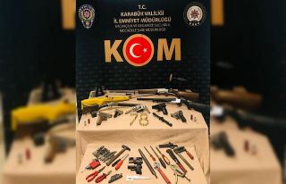 Evinden cephane fışkırdı