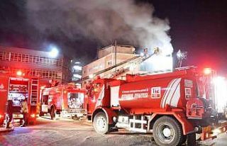 Eyüpsultan’da 4 katlı binanın çatısında çıkan...