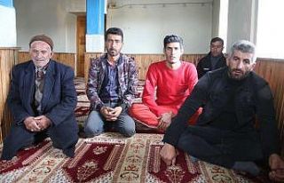 Ezan sesine hasret kaldılar, 6 aydır imamın yolunu...