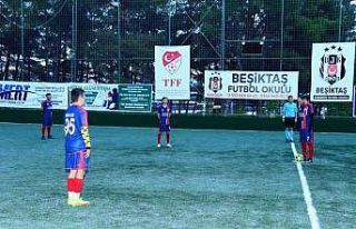 Futbol turnuvasına katılmak için aşılarını...