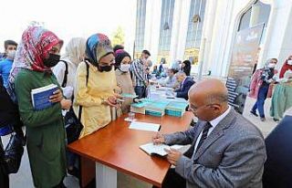 GAÜN İlahiyat Fakültesi’nden imza şöleni