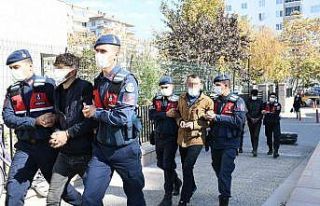 Gazetecileri “Çek çek iyi çek çıkınca alırım...