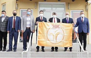 Gediz MYO turuncu bayrak ve sertifikasını teslim...